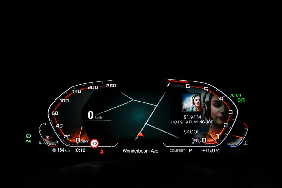 Панель приборов BMW M850i xDrive Convertible (G14) 2019 года  (ZA) (фото 30 из 40)
